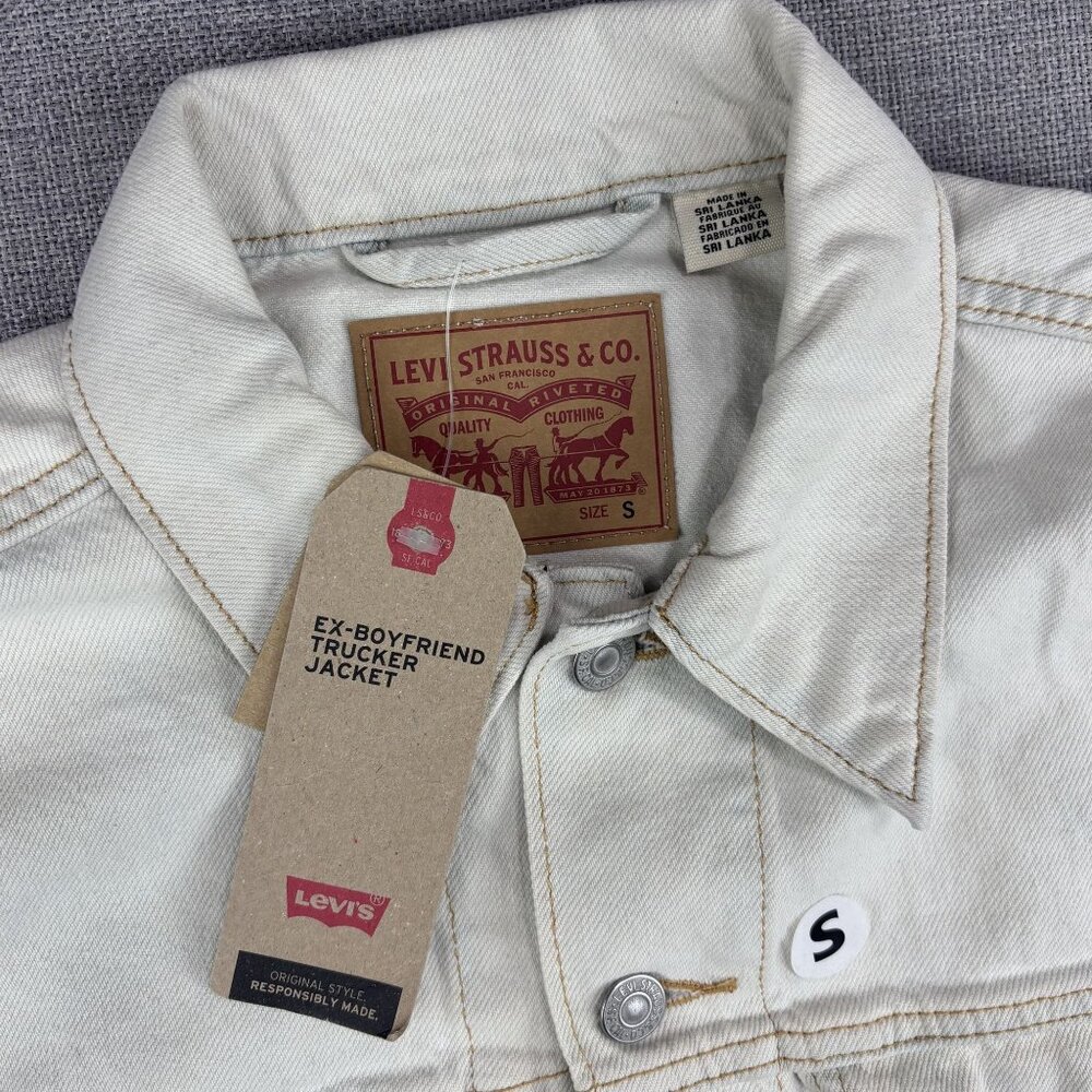 Levis Womens Ex-Boyfriend Trucker Jacket With Floral Back Embroidery Small, Whit - Picture 3 of 15